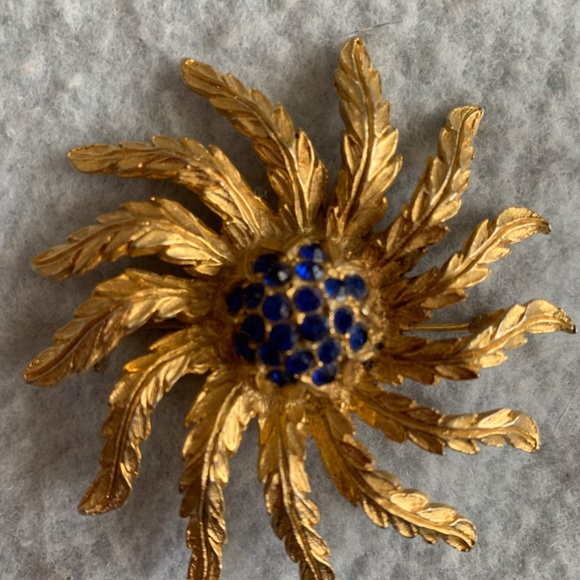 Vintage Brooch | Sun Blue Rhinestones - Picture 5 of 6